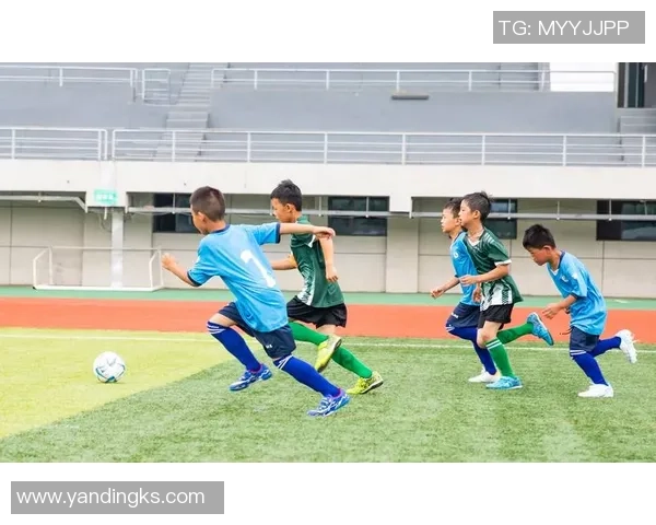 小学足球战术解析与实战应用提升学生团队协作与竞技水平的有效方法
